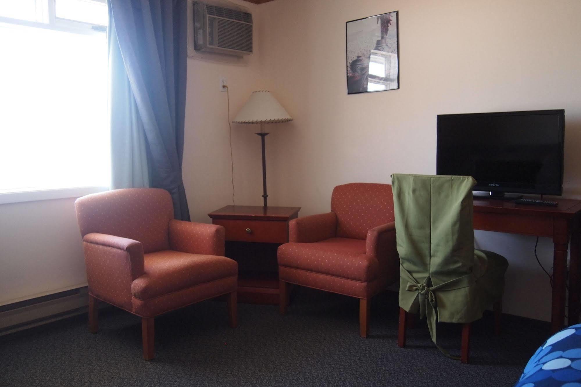 Moosomin Country Squire Inn Екстер'єр фото