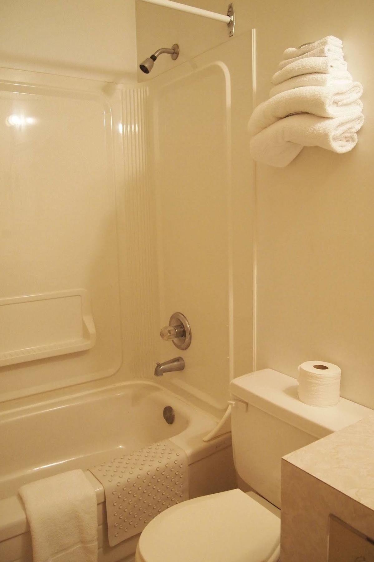 Moosomin Country Squire Inn Екстер'єр фото