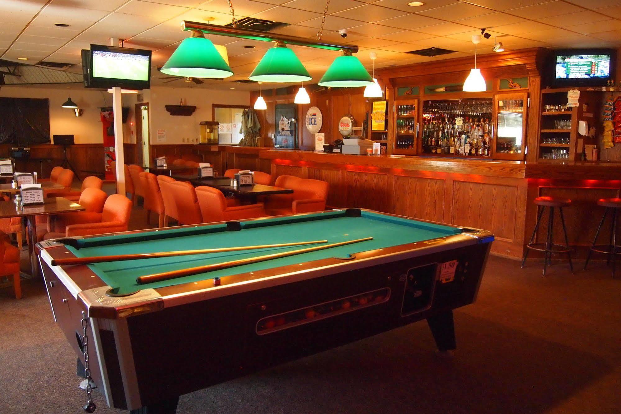 Moosomin Country Squire Inn Екстер'єр фото