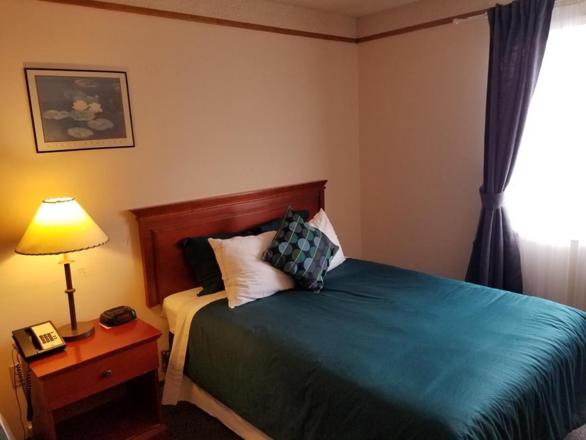 Moosomin Country Squire Inn Екстер'єр фото