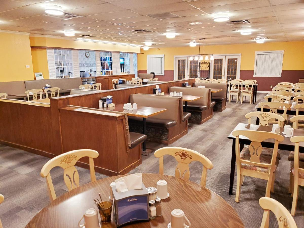 Moosomin Country Squire Inn Екстер'єр фото