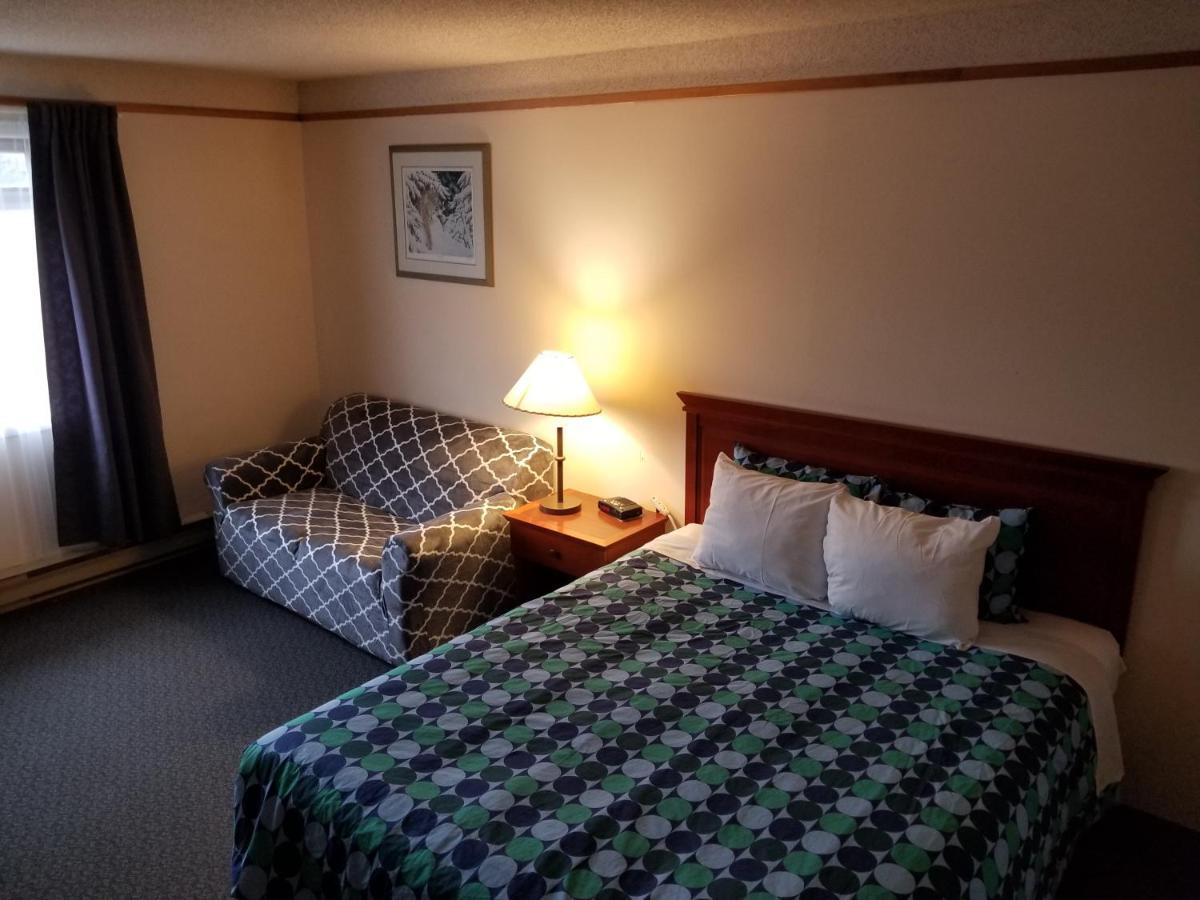 Moosomin Country Squire Inn Екстер'єр фото