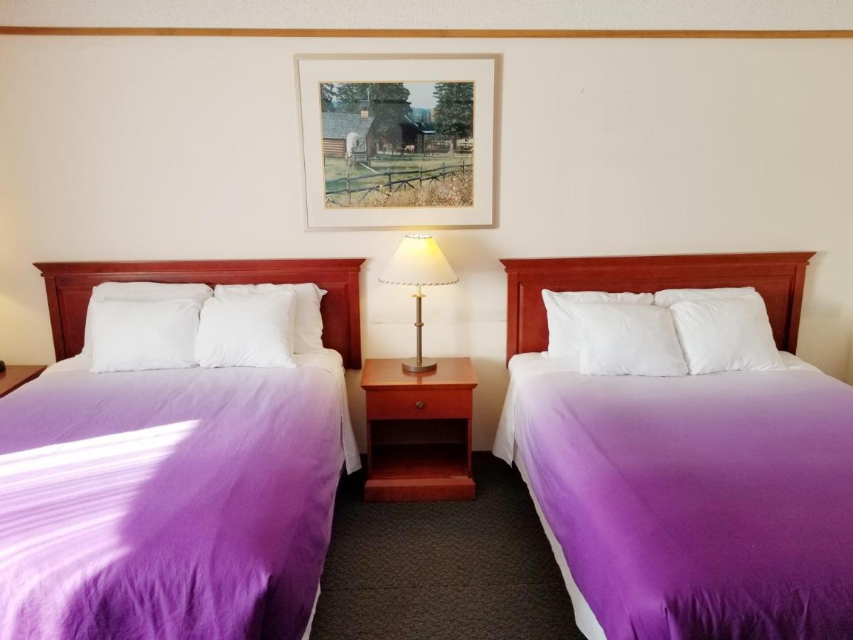Moosomin Country Squire Inn Екстер'єр фото